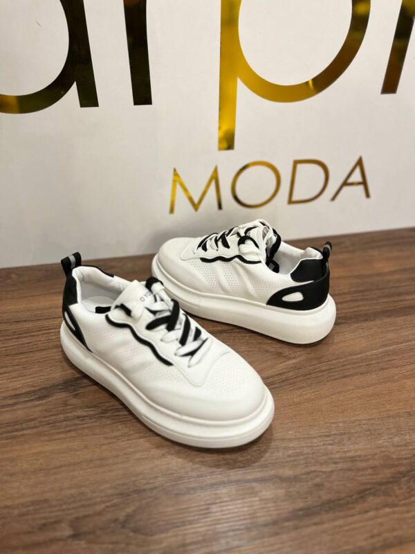 sneakers - Image 3
